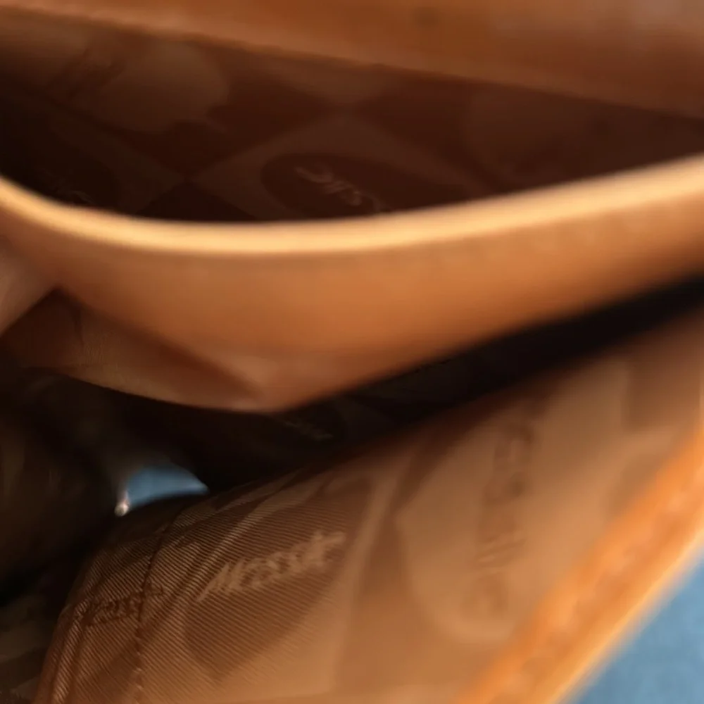 MEISSLIE  WALLET WORN ONCE